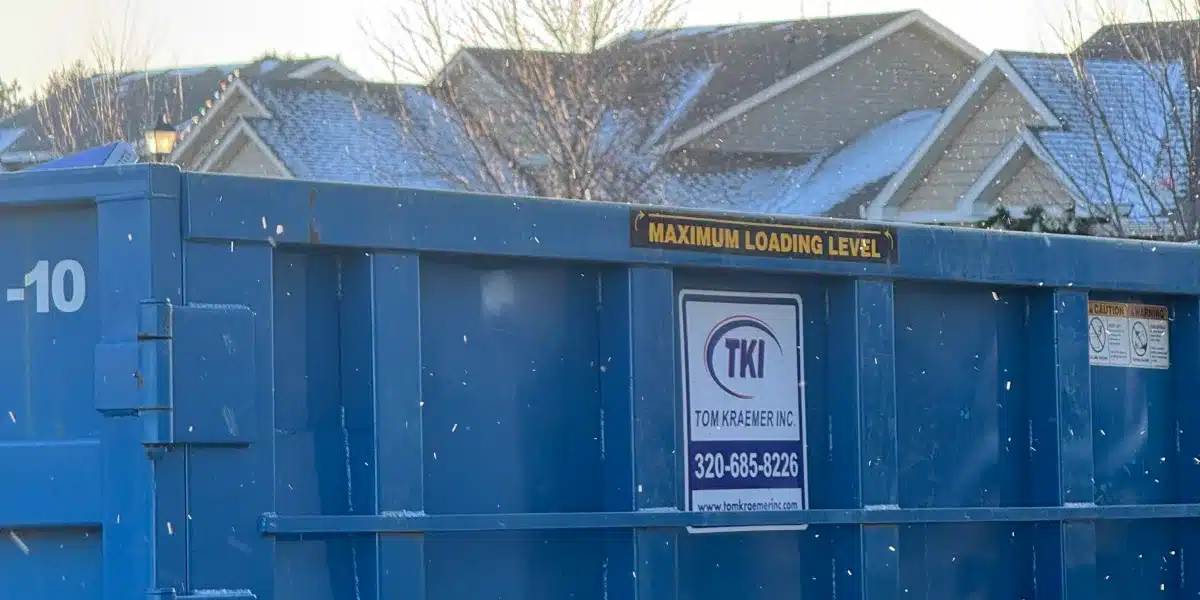 Tom Kraemer Inc. roll-off dumpster showing its maximum loading level label